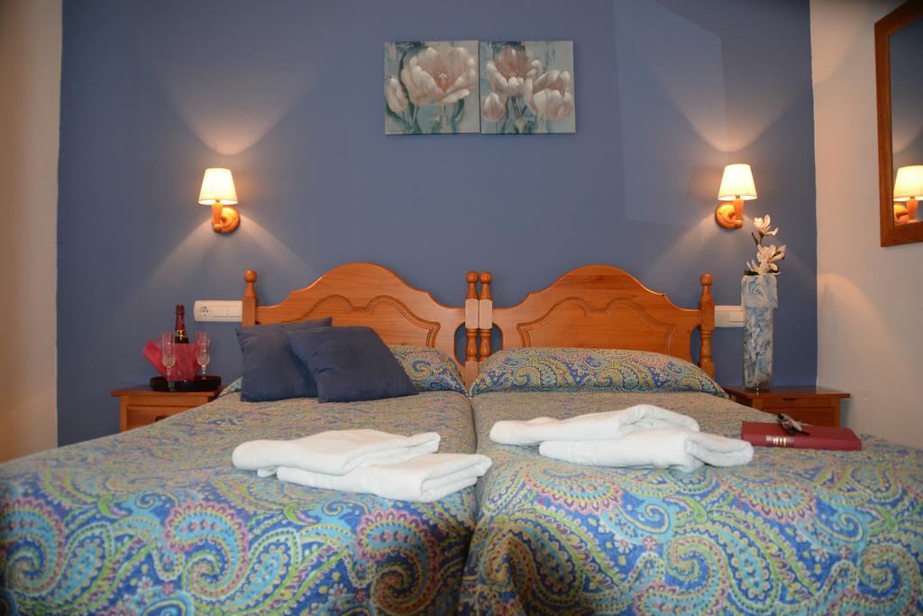 Hostal Mena Nerja Oda fotoğraf